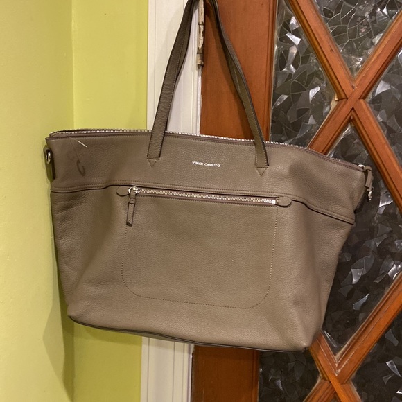 Vince camuto pebble taupe bag size 18/14 GC perfect for back to SCHOOL - Picture 4 of 16